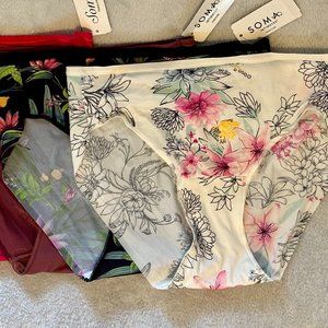 Soma vanishing edge panites - set of 4 - NWT